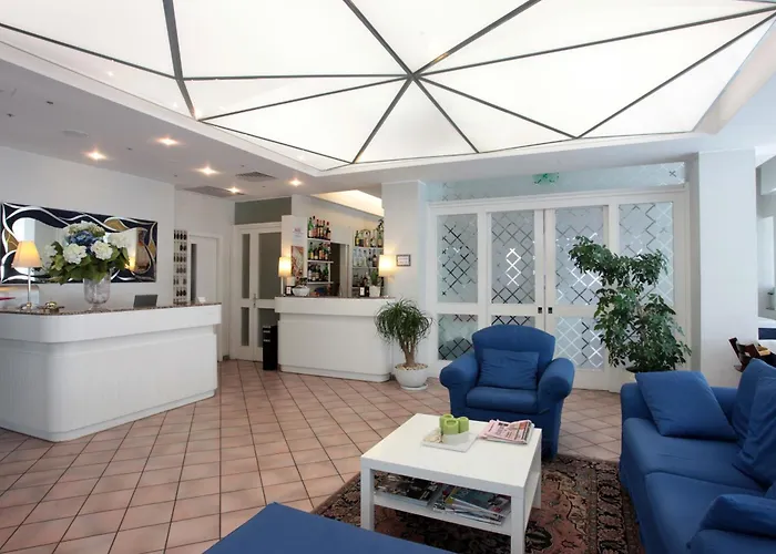 Family Hotel Antibes -50m dal mare -